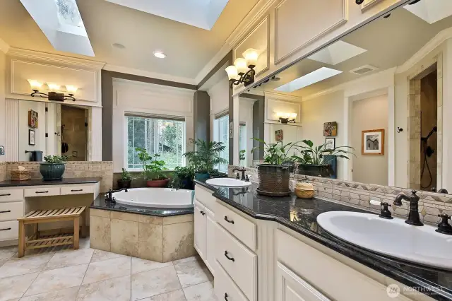 Upper level ensuite 5-piece bath