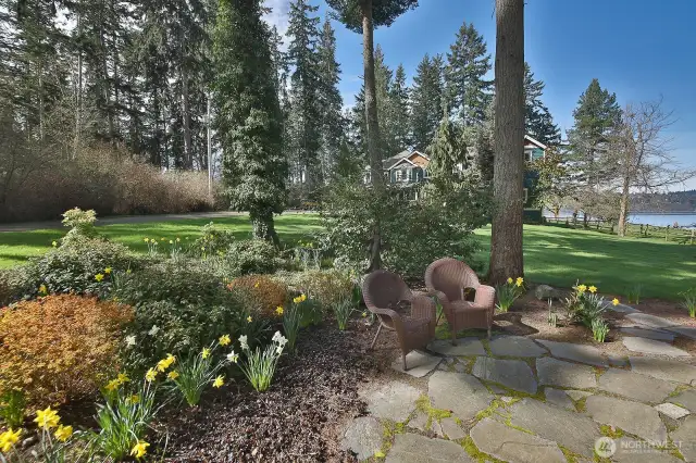 Multiple garden nooks