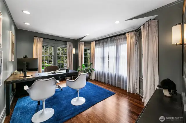 The Owner’s Suite Study—a cocoon of calm in a tailored palette of graphite and sapphire. Ideal for running a company, writing a novel, or nurturing a civic vision worthy of Dorothy Bullitt herself. Garden views and plush textures ensure the workday feels anything but routine.