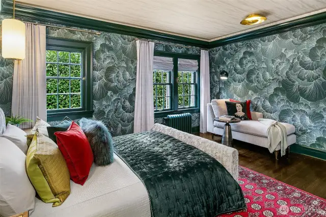 A riot of botanical drama, Suite 3 Bedroom envelopes its guests in House of Hackney’s lush “Artemis” wallpaper—a contemporary homage to William Morris. Deep green trim, moody florals, and jewel-toned accents create a guest retreat that’s anything but ordinary.