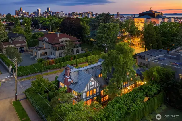 An irreplaceable corner in the heart of Bankers Row. The Bullitt Mansion commands its perch above Volunteer Park, surrounded by storied neighbors and luminous city views. Here, the legacy of Dorothy Stimson Bullitt radiates outward, where civic vision and architectural splendor meet.