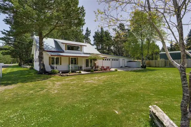 Brick Built Cottage with 4 Garage Bays!