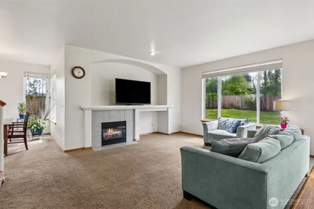 great room w/gas fireplace