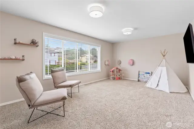 All of this AND a BONUS ROOM!