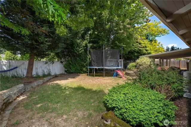 Shade-cooled and fully fenced backyard