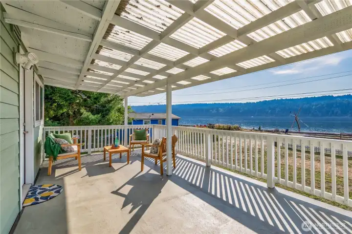 Spacious deck for entertaining