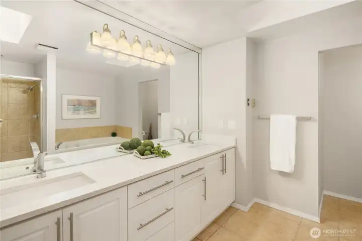 Spacious En Suite
