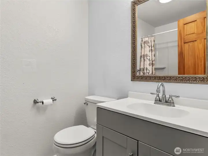 Upstairs full bathroom in the hallway between all bedrooms