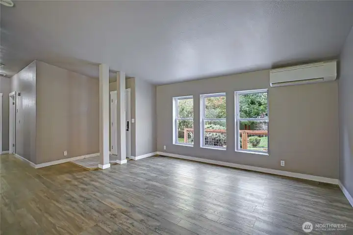 Stunning, Clean and Bright~