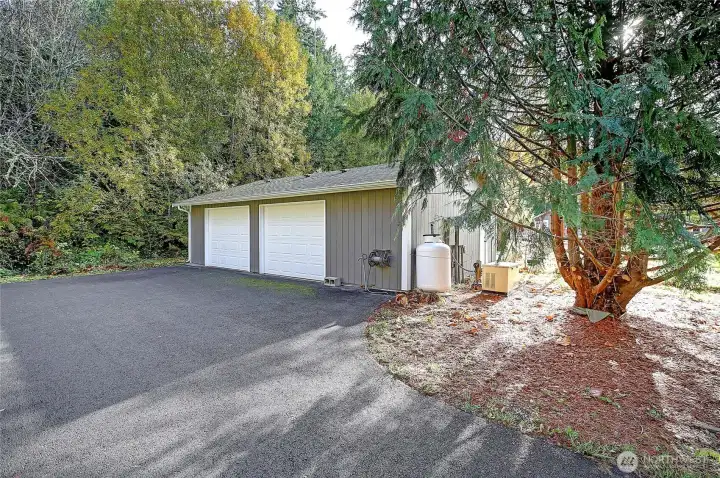 Large Detached 2-Car Garage w/ Huge Paved-Parking and Approach~