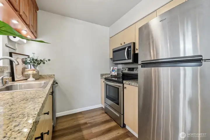 Beautiful kitchen all appliances stay