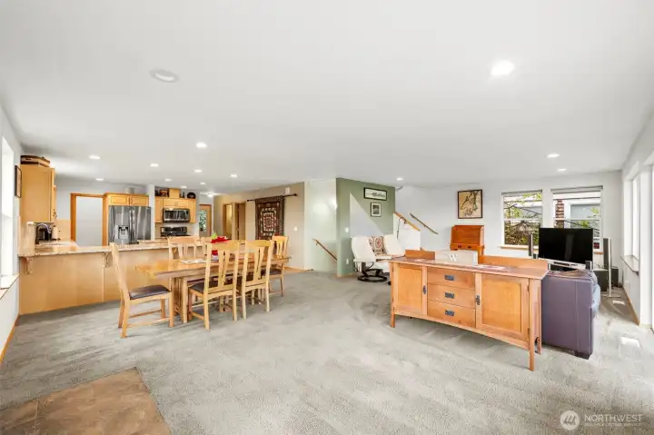 Beautifully crafted open space mainroom.