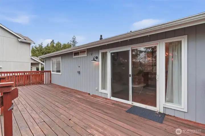 Huge back deck perfect for summer BBQ's