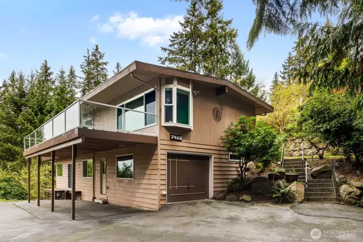 Single car garage, carport - this driveway wraps around the home - parking for 6? 8? Plenty of space for RV's and all your toys