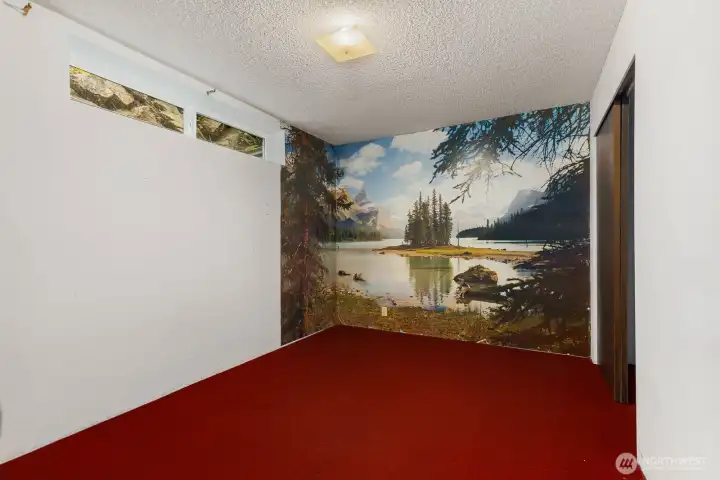 Non-conforming bedroom/office/flex space with closet