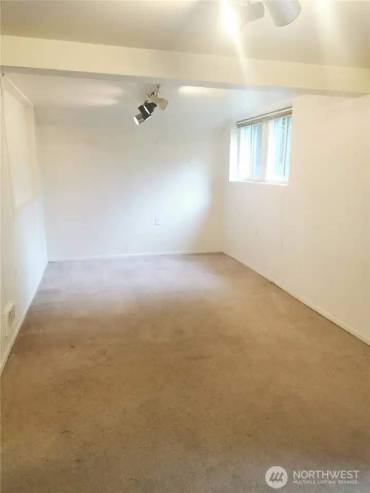 Lower Unit BedroomUp