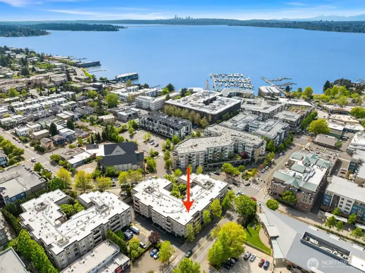 Centrally located in downtown Kirkland, Plaza on State has a prime location across from the Kirkland Library and Peter Kirk Park featuring community pool, tennis courts, playground and Lee Johnson Field.  For sunning, boating and community events, including fireworks on the Fourth of July, Lake Washington's Marina Park is a 3-block walk to the west.  For dining, art galleries, coffee and unique shops, Park Lane is a 2-block walk west.  Walk two blocks  in the other direction and you'll discover Kirkland Urban with dining, shopping, and recreational activities like recurrent friendly trivia competitions, pottery painting and indoor golf!