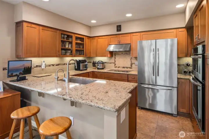 Under Cabinet Lighting - Peninsula with Seating - Tile Floors