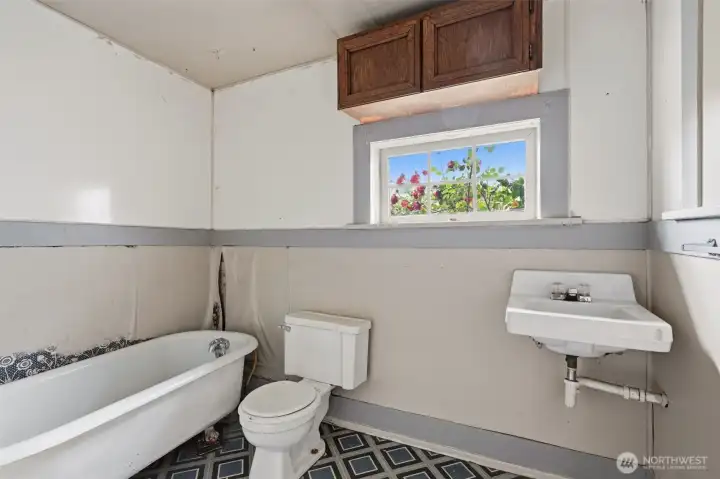 The home has a full bathroom with a clawfoot tub. The home has a full bathroom with a clawfoot tub.