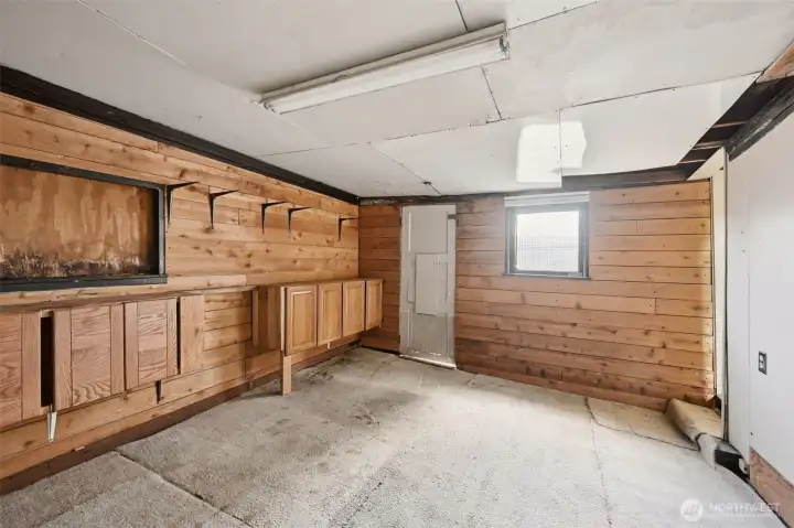 Another view showing the attached shed space. Another view showing the attached shed space.