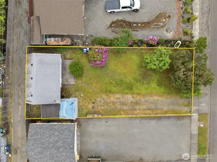 Birds eye view- The home sits on the back property line adjacent to the alley. Birds eye view- The home sits on the back property line adjacent to the alley.