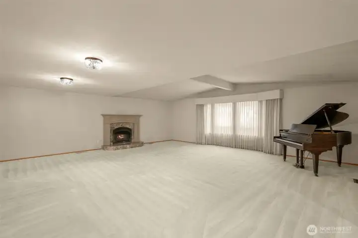 Entertainers dream great room.  large enough for grand piano and multiple sitting areas.
