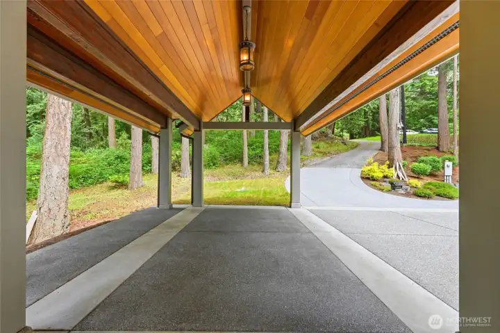 Covered carport that leads into 2nd entrance to mudroom/ laundry
