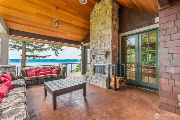 Covered outdooor entertaining area with stone fireplace