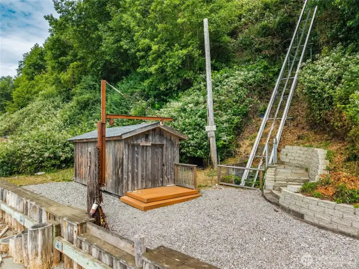 Boat house for all you boating/crabbing/fishing & Kayaks!