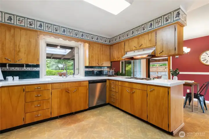 The Maple cabinetry with rich grains are really highlighted here.
