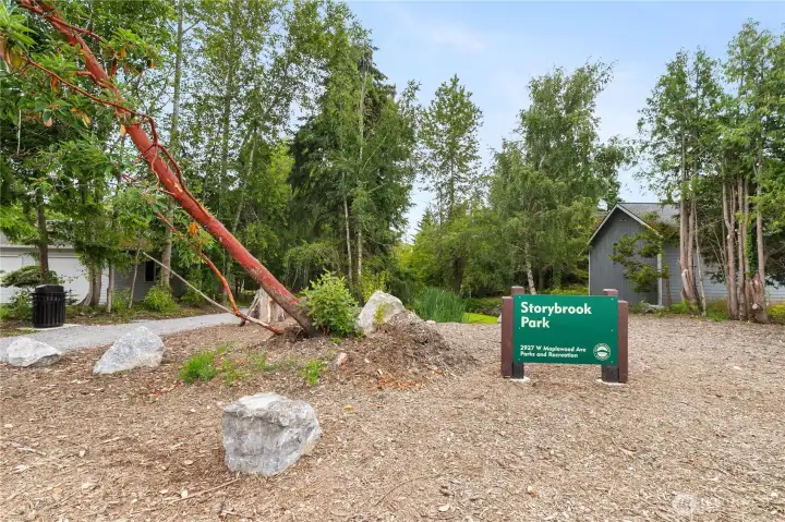 Convenient Storybrook park trails just steps away!