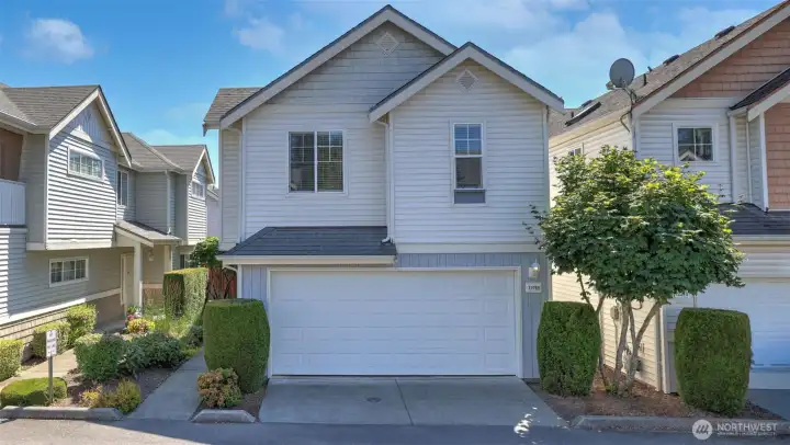 Welcome to this beautifully maintained detached condo Welcome to this beautifully maintained detached condo