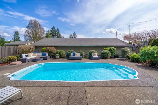 Spacious pool deck