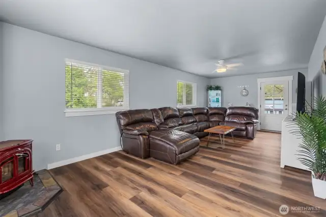 For an additional cost, Seller is willing to leave behind all furnishings and personal items.