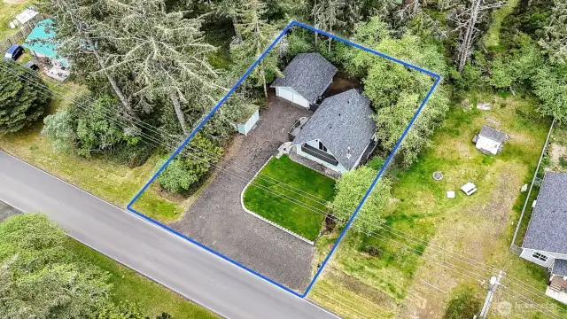 Blue property lines are approximate. Buyer to verify to their own satisfaction.
