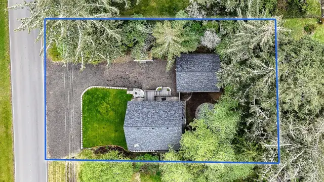 Blue property lines are approximate. Buyer to verify to their own satisfaction.