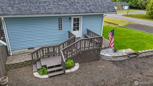 Stairway leads you to the front entrance with built-in seating area to enjoy the outdoors and easily put your shoes on and off.