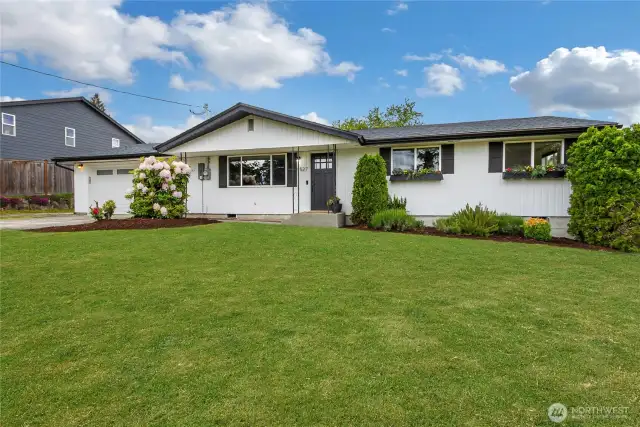 Welcome Home! Puyallup Charmer! Close to EVERYTHING!