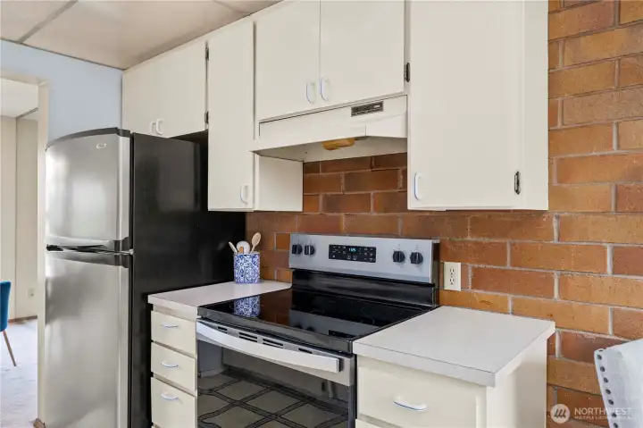 Brand new stove/oven just waiting to make amazing meals with even better memories