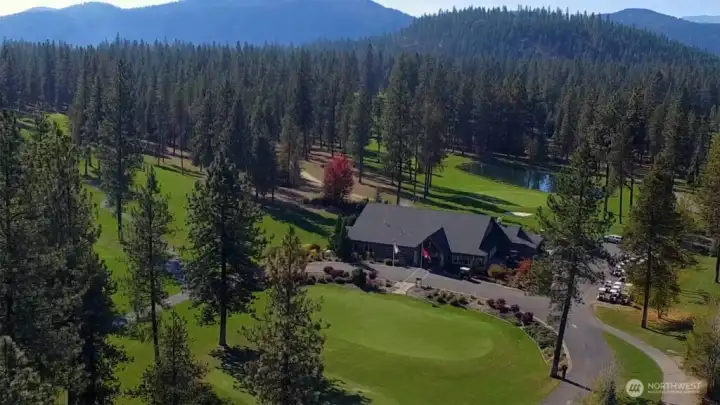 Walking distance to the clubhouse