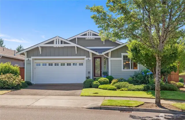 Highly desirable Woodlands floorplan on the golf course.