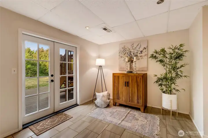 With direct access to the back deck, it’s ideal for hosting celebrations, enjoying game nights, or simply relaxing with loved ones.