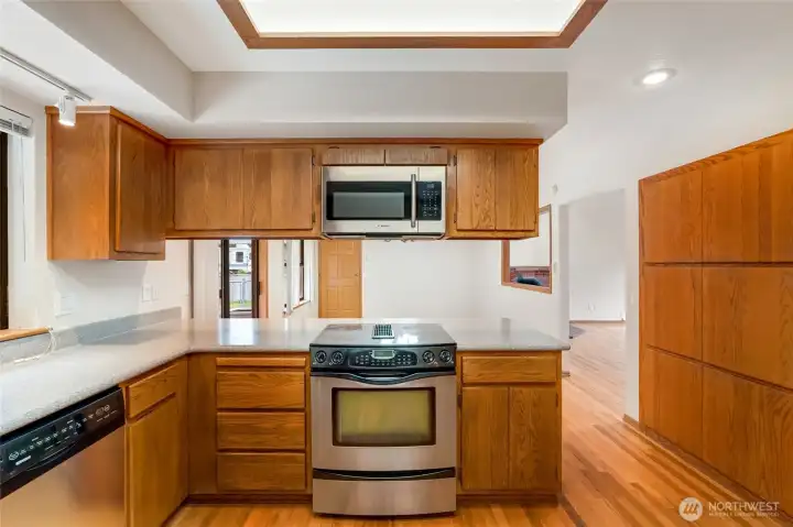 Massive Cabinet-Storage Space~