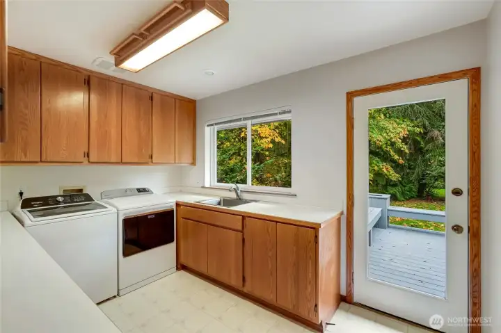 Full Dedicated Laundry Center/Mud Room w/ Back Yard/Deck Access~