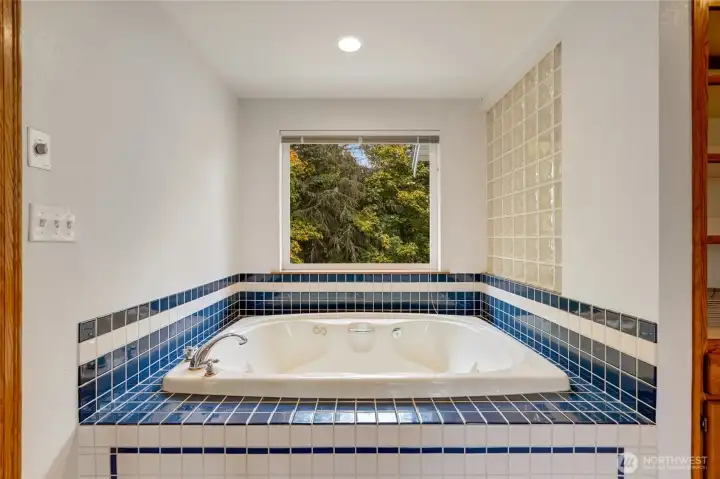 Jetted Tub w/ Garden Views~