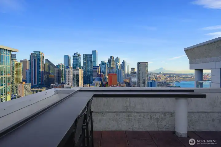 27th Floor Dining Space