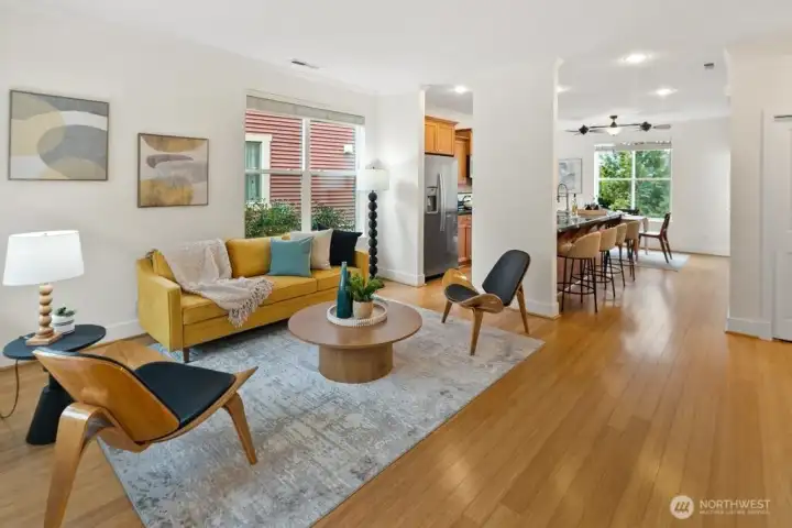 Sunlight for days in this open layout. You're just a short stroll from the Cheasty Mt. bike and pedestrian trail (the city's longest official urban mountain bike trail) and other local parks.