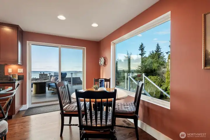 Eating nook with a view