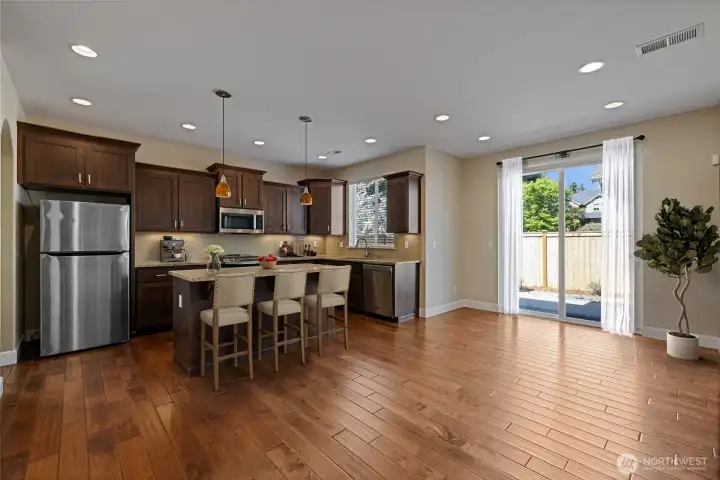KITCHEN WITH EAT-IN BAR - VIRTUALLY STAGED