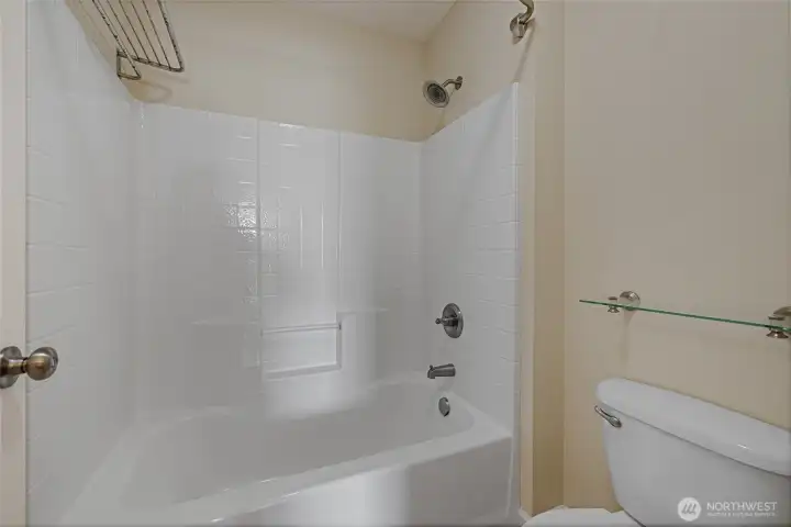 FULL UPSTAIRS BATH